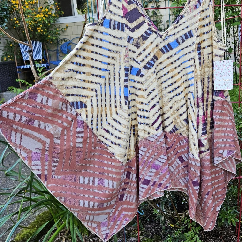 Free People Day Dreamers Tank Top VNeck Faux Batik Print Handkerchief Hem XS NWT - Picture 9 of 15